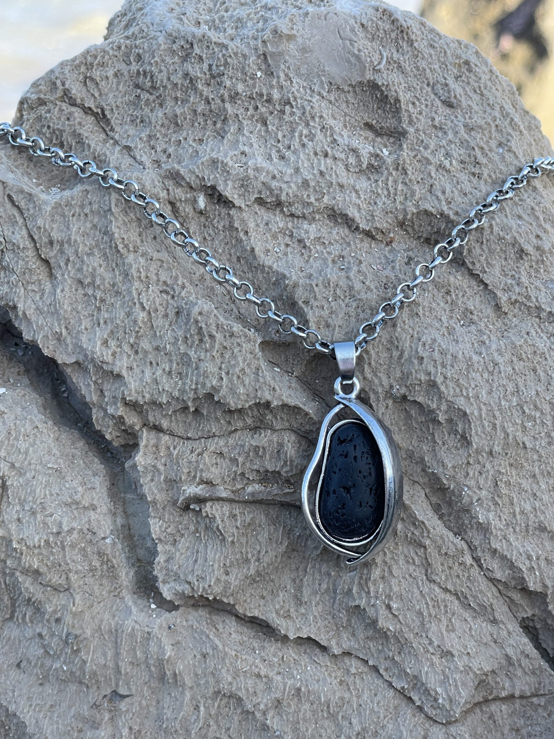 Collar Acero Inoxidable gota de Lava Aromaterapia